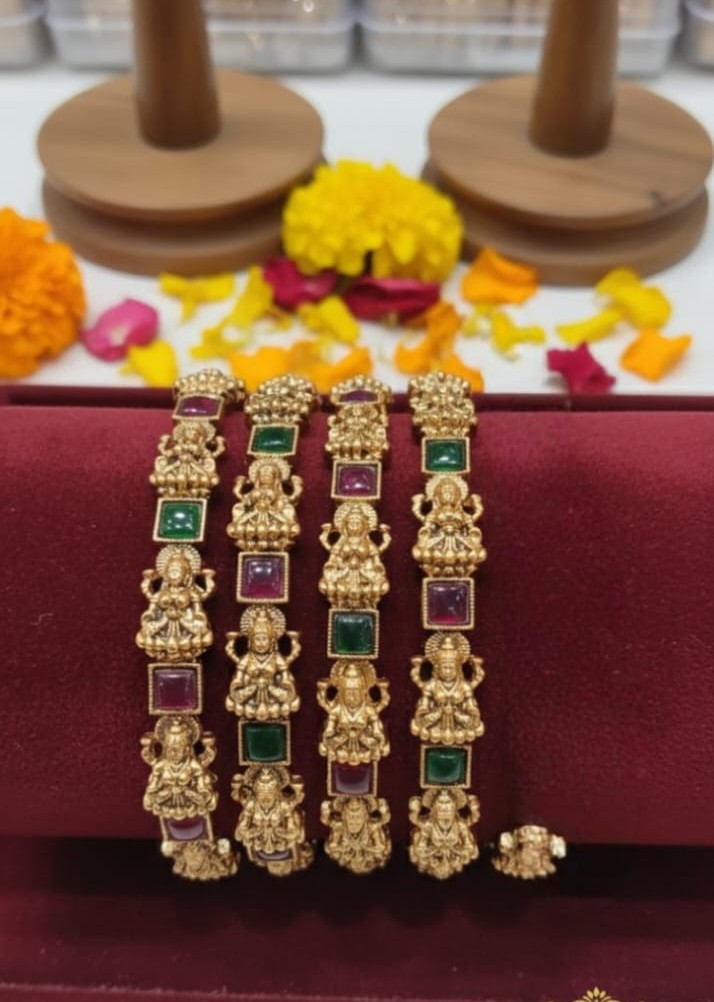 BANGLES 